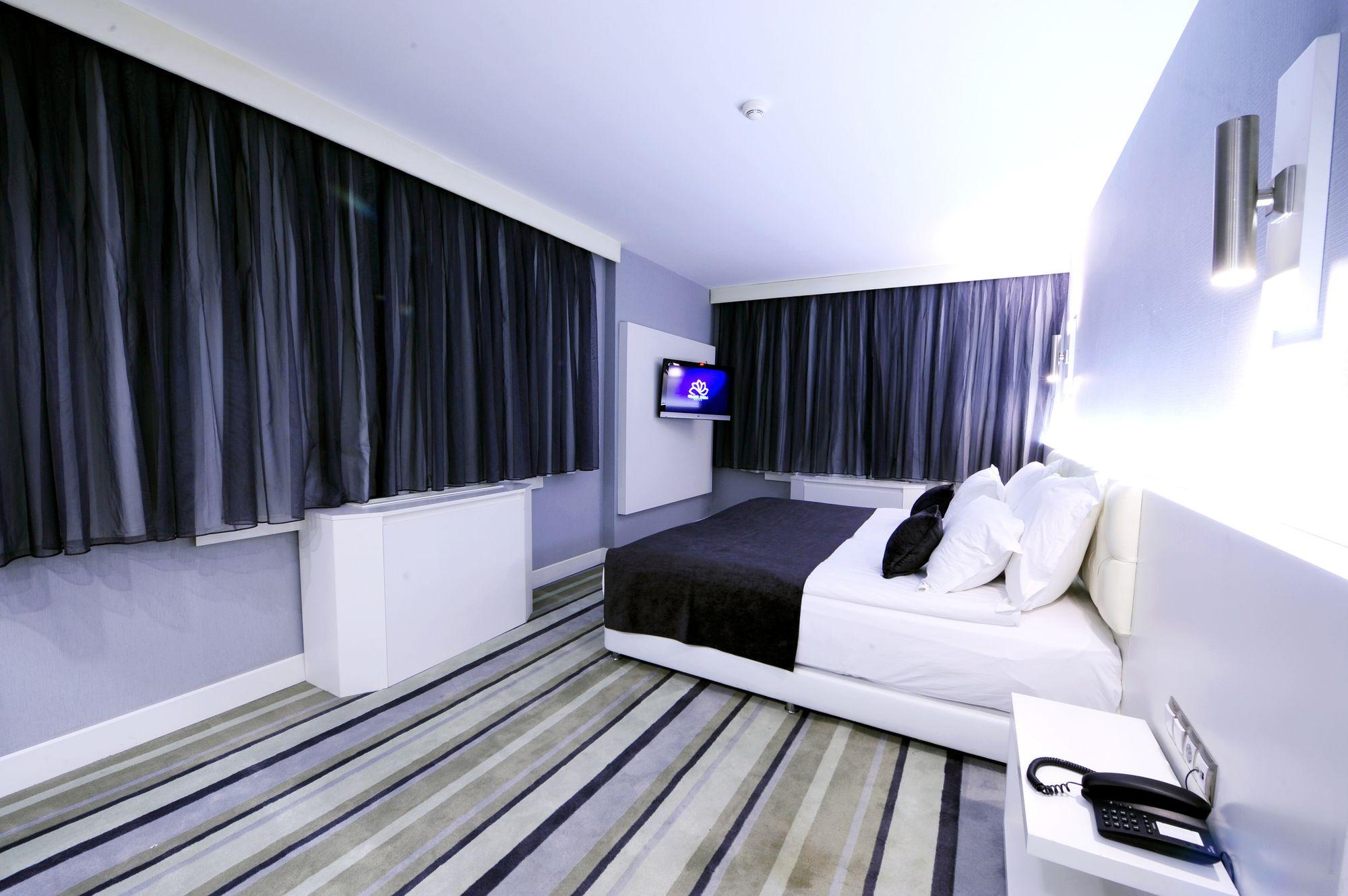 Grand Nora Hotel